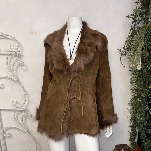 Ash brown lamb skin fur strap mustang 