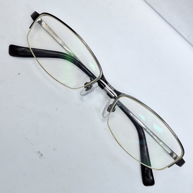 일본 하우스브랜드 LAPHAS 947 GUMMETAL 티타늄 반무테 안경