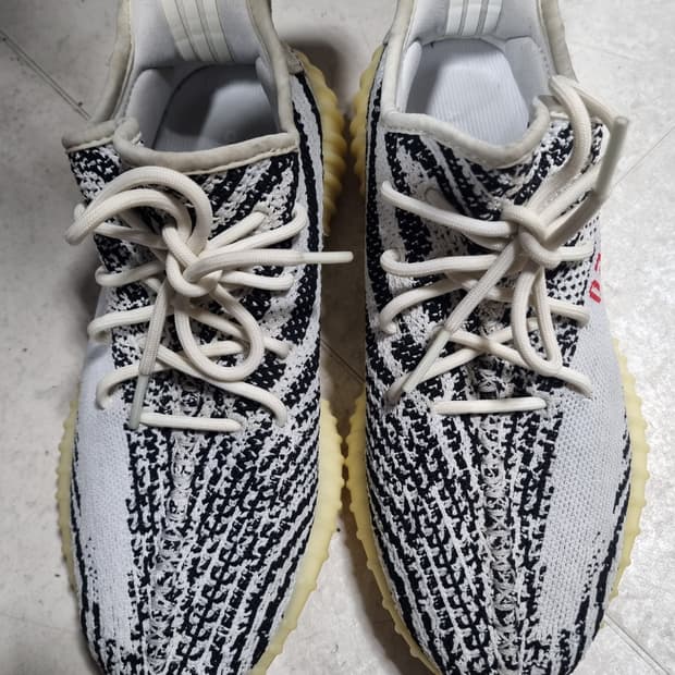 이지브스트 350V2 스니커즈 