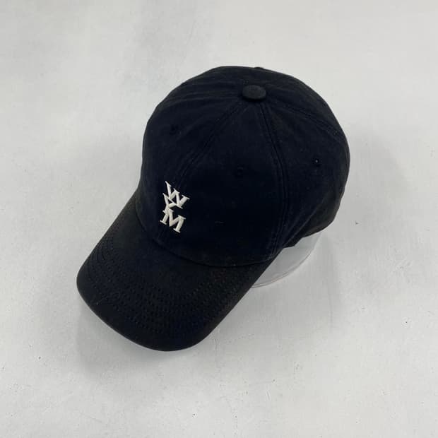 우영미 스몰 로고 블랙 볼 캡