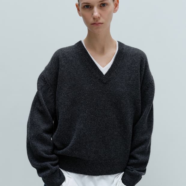 문달 브이넥 니트