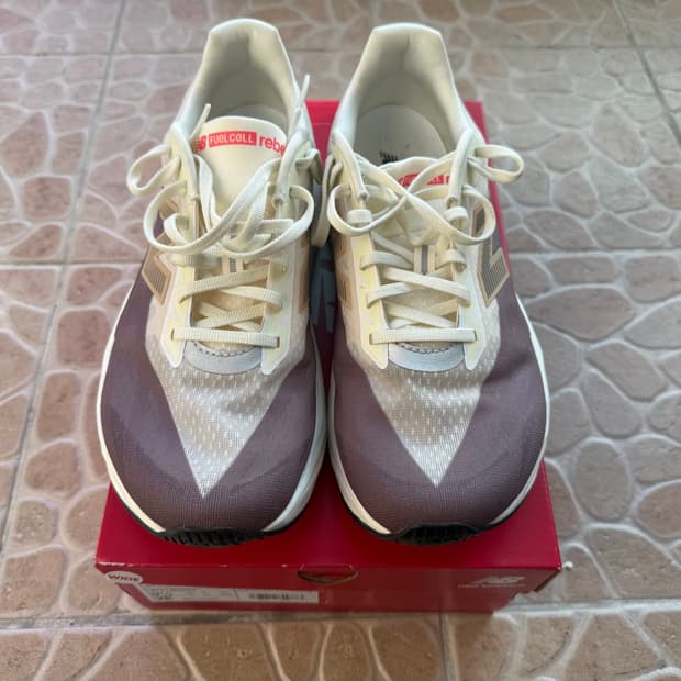 뉴발란스 레벨v5 275사이즈 와이드