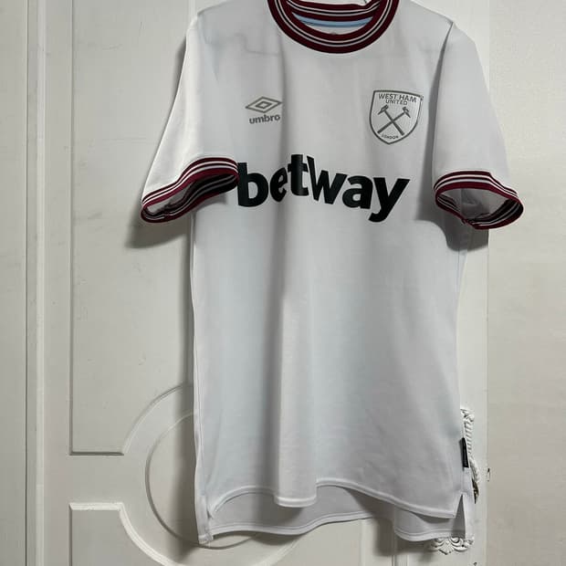 엄브로 23-24 웨스트햄 유니폼
