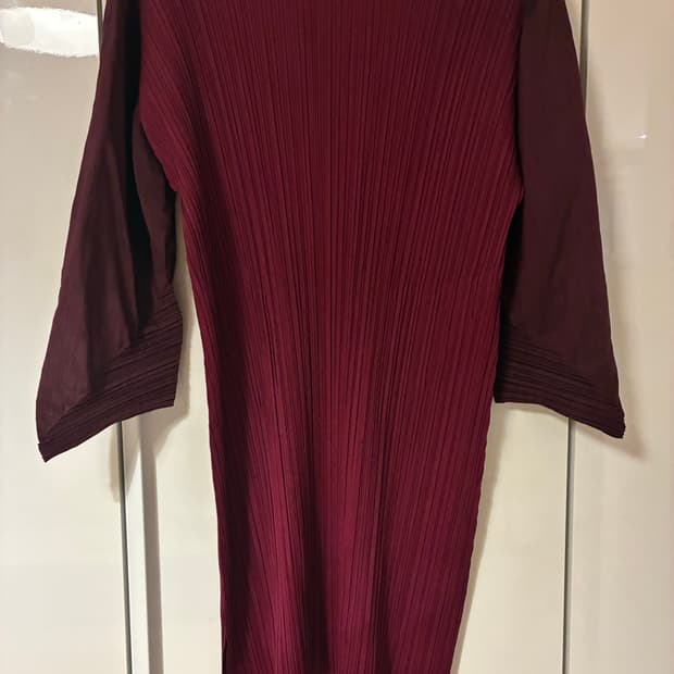 Pleats Please Issey Miyake — 버건디 플리츠 튜닉