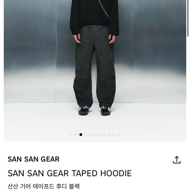 산산기어 테이프드 후디 블랙