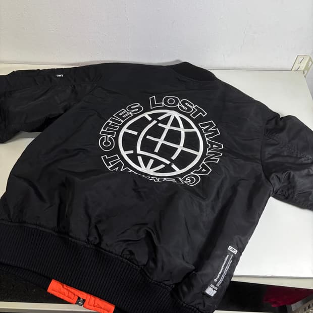 M LMC 엘앰씨 블랙 오버핏 리버시블 항공점퍼