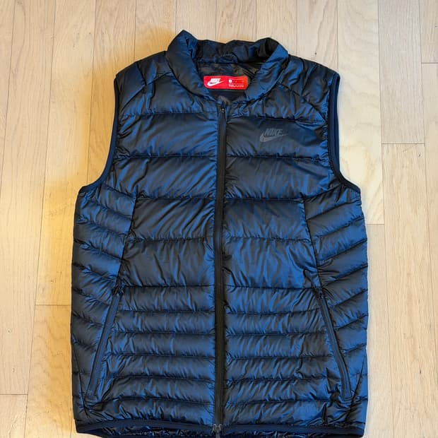 나이키 테크팩 오리털 경량 패딩조끼 M - 정가 19만원
