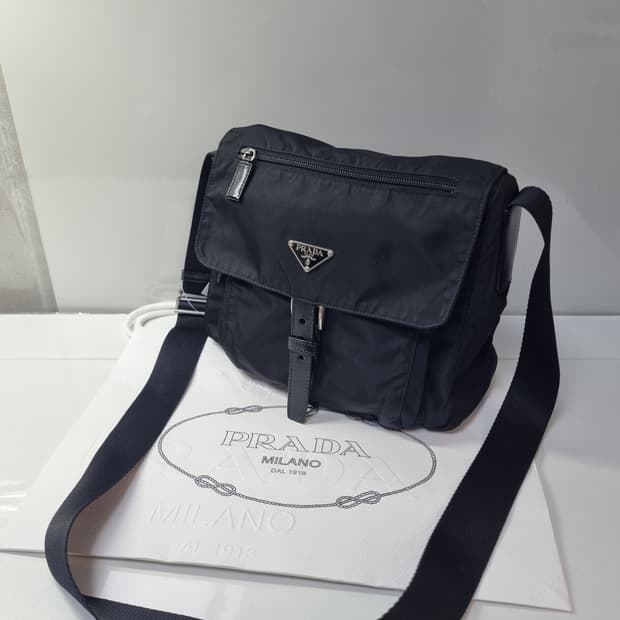 프라다 메신저백