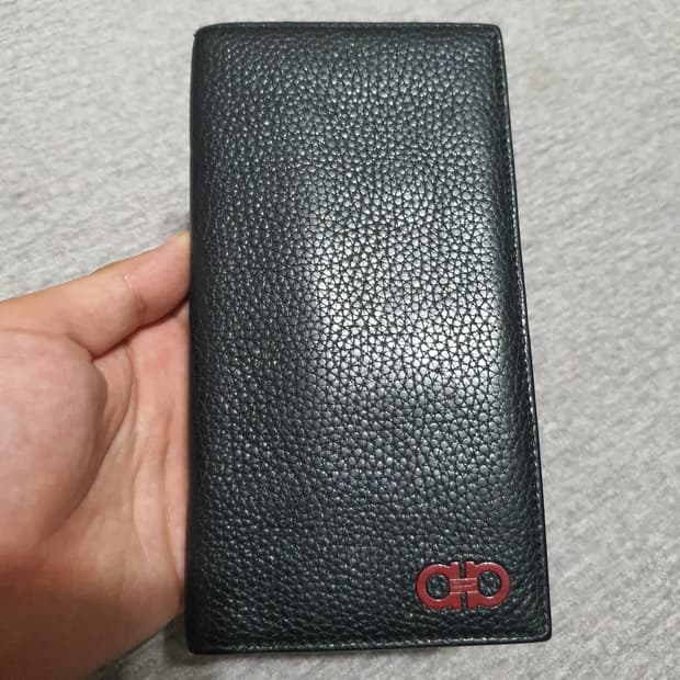 정품 페라가모 블랙 장지갑.