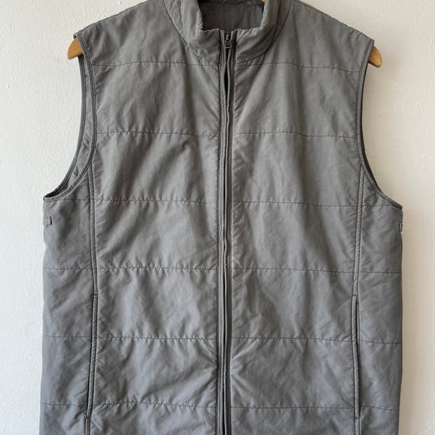 시리즈 남성 그레이 간절기 누빔조끼

