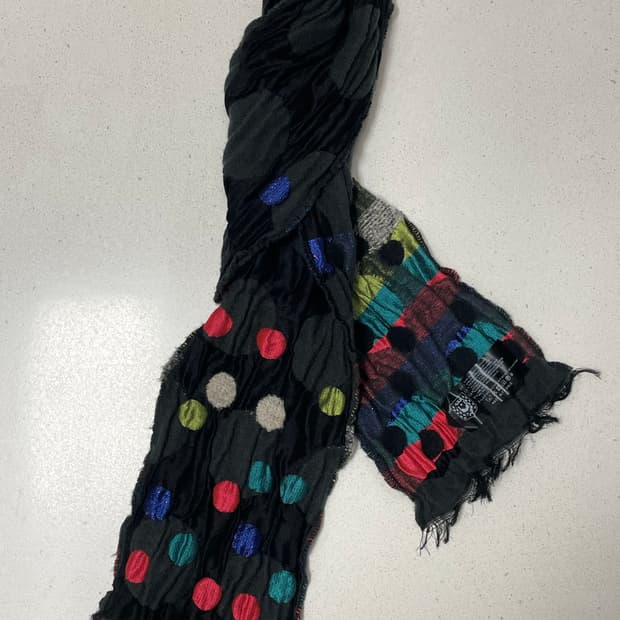 컬러 도트 플리츠 스카프