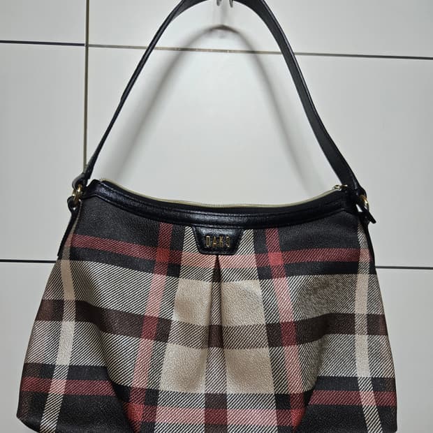 닥스  시그니처 체크패턴 호보 미듐 가죽 숄더백(새상품 컨디션)