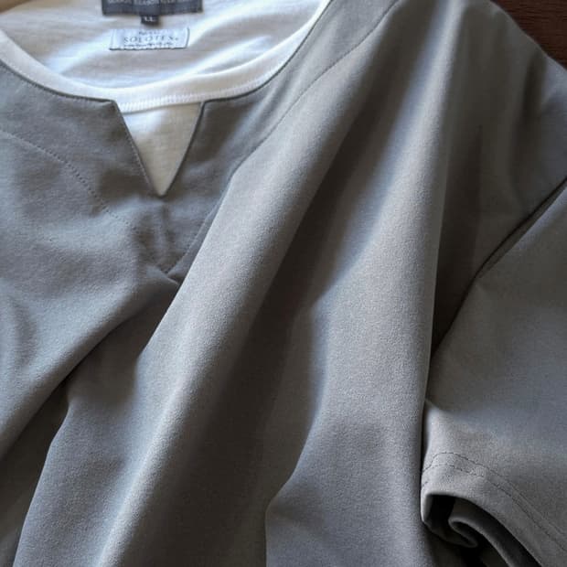 Fake layered neck H/S top