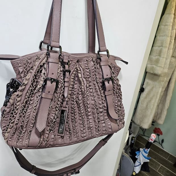 버버리 프로섬 셔링 레더 숄더