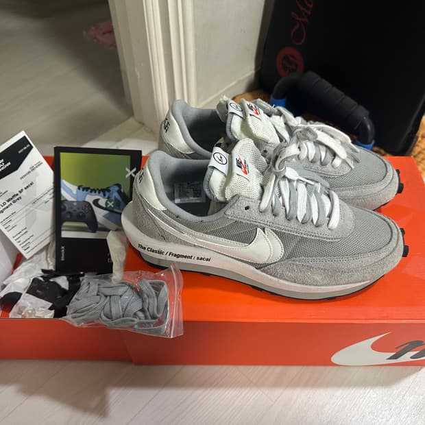 나이키 사카이 프라그먼트 LD와플 라이트 스모크 그레이 285 
