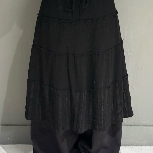 punching detail frill point skirt