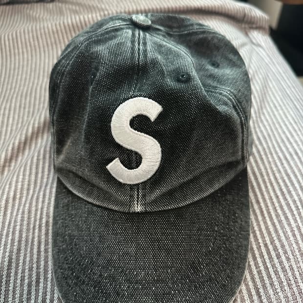 슈프림 피그먼트 S 로고 6-패널 블랙 - 24FW