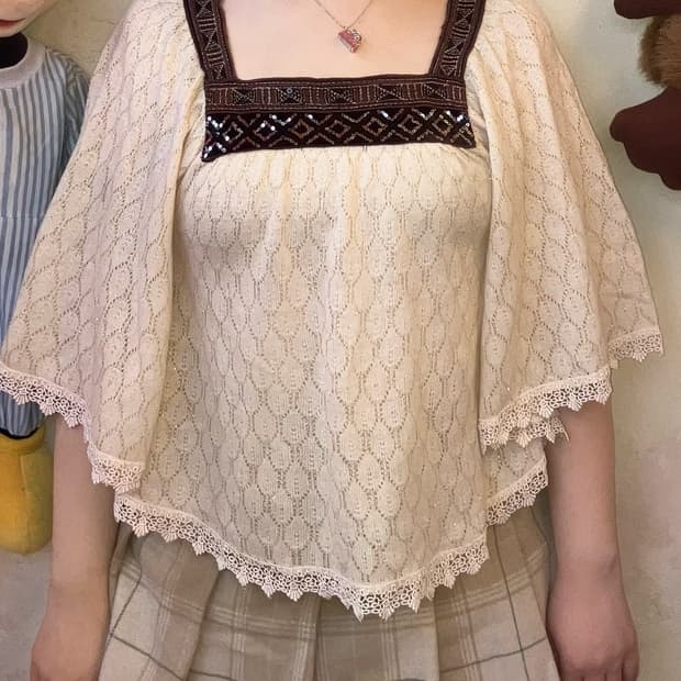 엑시즈팜 밀크티 니트 케이프