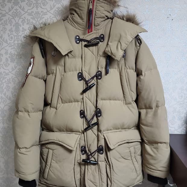 디스퀘어드 더블라쿤 방패패딩