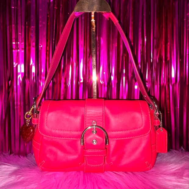 🍒포인트) Coach 코치 시그니처 플랩숄더백 레드핑크