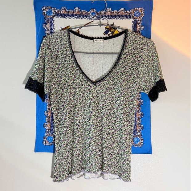 [iwish Y's bis] Floral Lace V-Neck Top