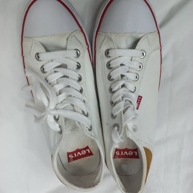 리바이스 흰색 스니커즈 270