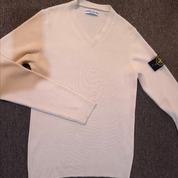 M사이즈 스톤아일랜드 니트
