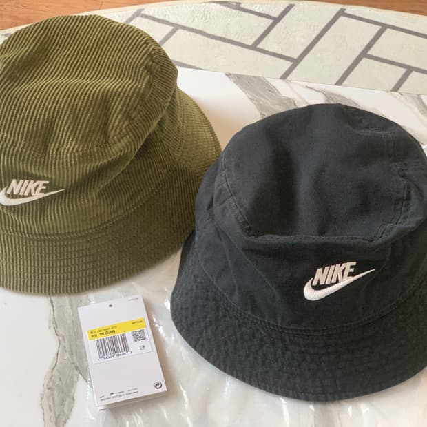 나이키 코듀로이 버킷햇 올리브와 블랙
