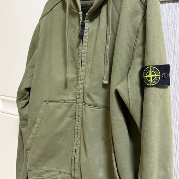 22FW 스톤아일랜드 후드집업 올리브그린 L사이즈