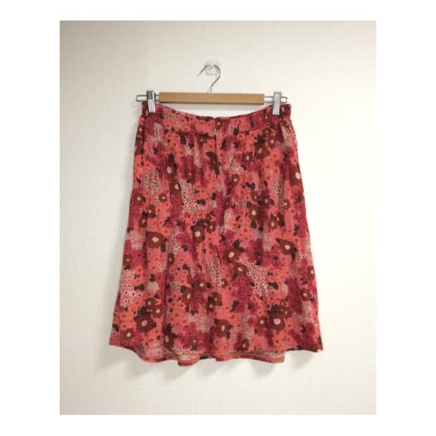 스나오 쿠와하라 플라워 셔링 레드 미디 스커트