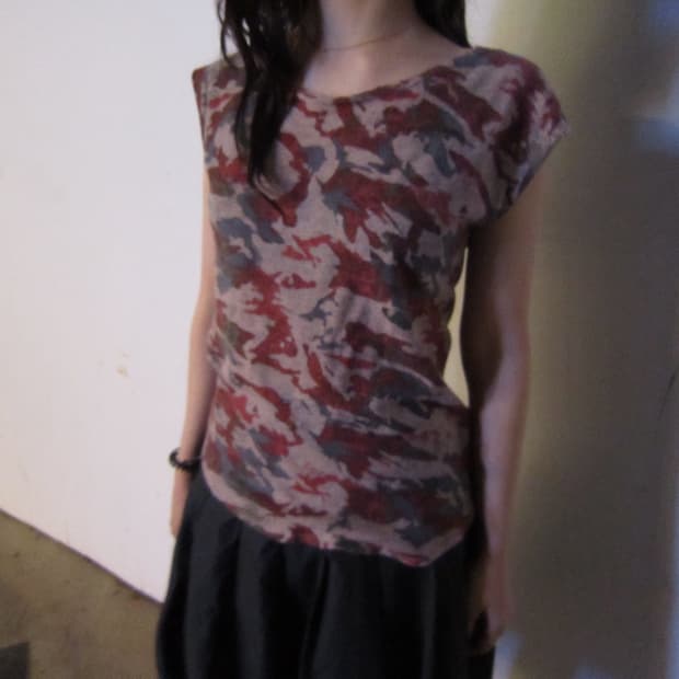 쟈딕 앤 볼테르 캐시미어 슬리브리스 니트 카모플라쥬 프린팅 디테일 베이지