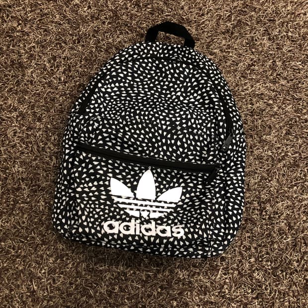 아디다스 하트 패턴 백팩
