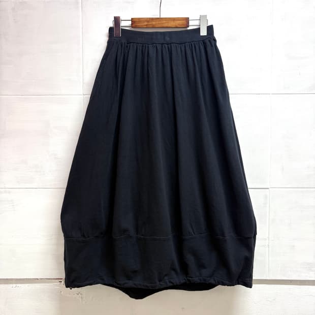 ANTIQUA 블랙 벌룬 펌킨 스트링 롱 스커트 (JPN)