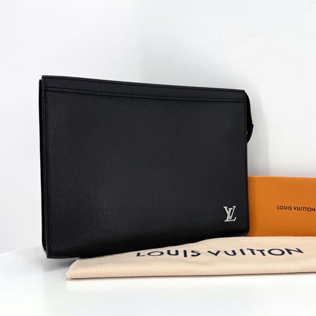 루이비통 LV 타이가 포쉐트 보야주 클러치백 블랙 (M30450)