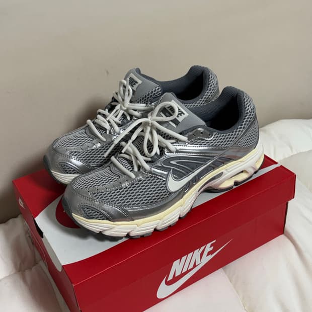 나이키 에어맥스 모토2k