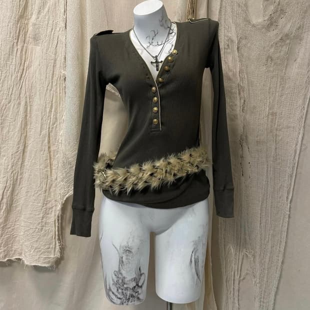 Gold Medal Detail Sleeve