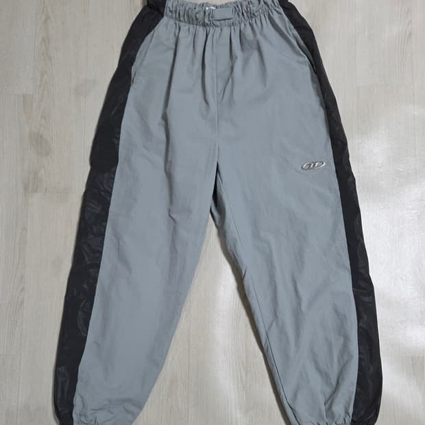 (착샷) 본투윈 크롬 나일론 블럭 팬츠