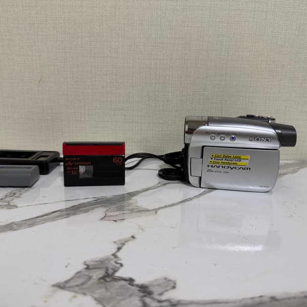 소니 핸디캠 DCR-HC24 + DV테이프 배터리