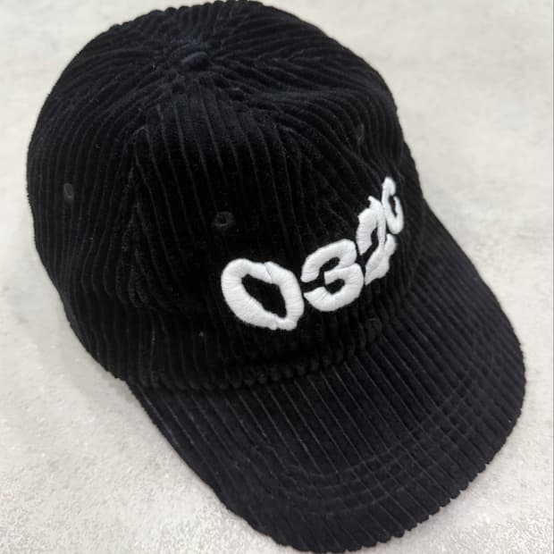 032C SS22 코듀로이 글리치 로고 캡