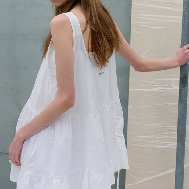 르바(LEVAR) Low Tiered Sleeveless Dress