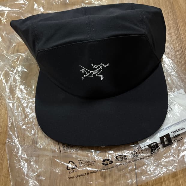 (새상품)아크테릭스 모자