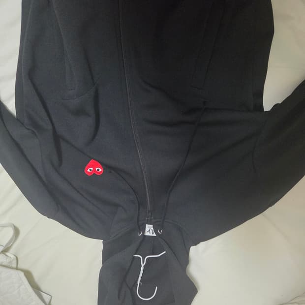 꼼데가르송 후드집업 블랙