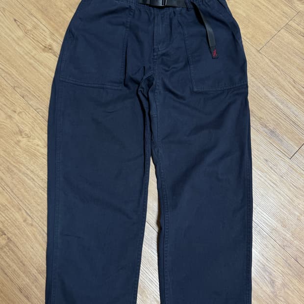 [M] 그라미치 루즈 테이퍼드 팬츠 네이비