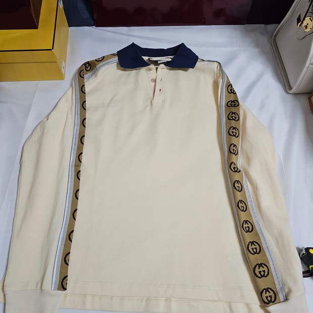 구찌 인터로킹 카라티 팝니다