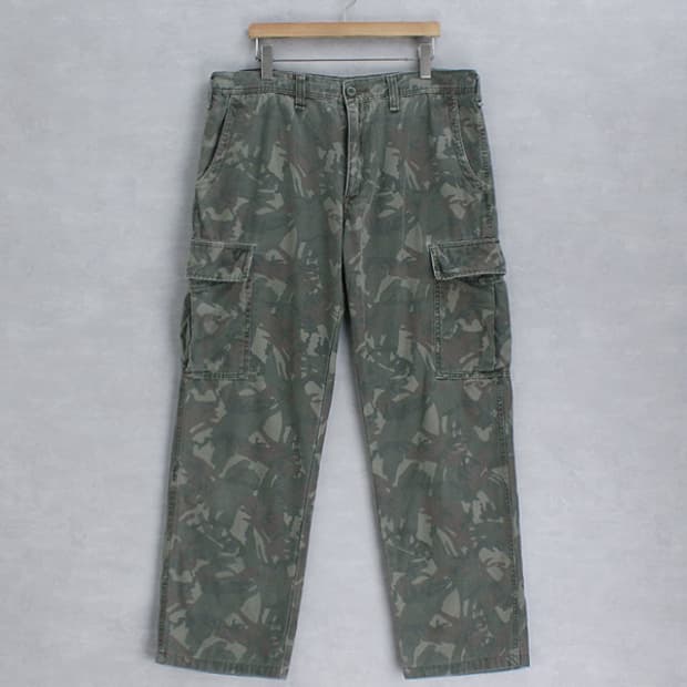UNIQLO _ camouflage cargo pants