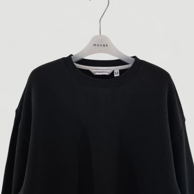 [100~105]유니폼브릿지 올블랙 스트링 맨투맨 오버핏