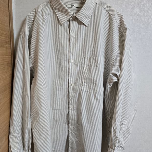 유니클로c 스트라이프 셔츠