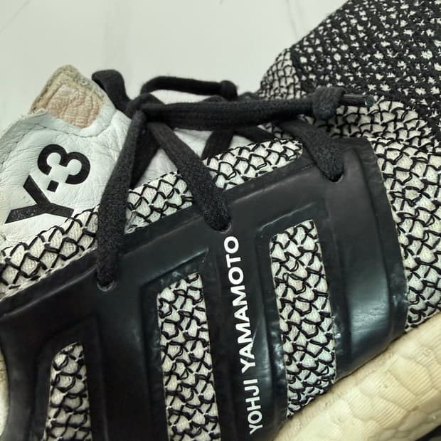 요지야마모토 퓨어부스트 화이트 블랙 255