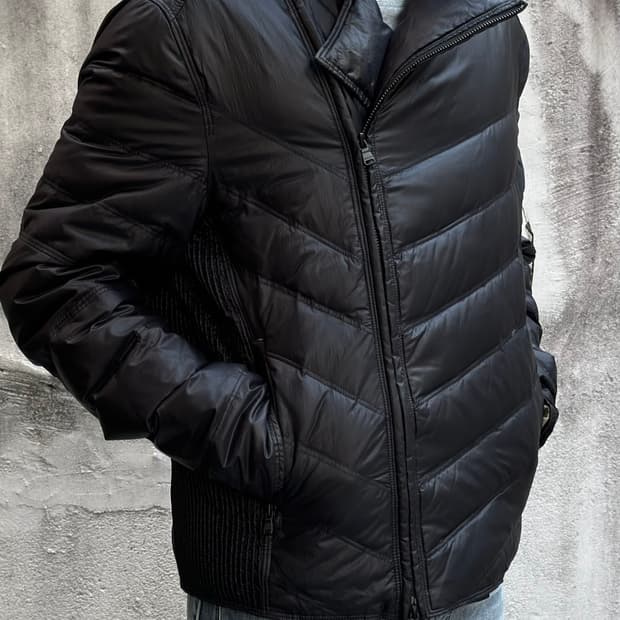 DKNY 사선 비대칭 패딩 자켓