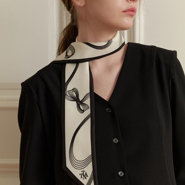 타티아나 커넥트 리본 트윌리 실크 100 스카프 새상품 팝니다 :)